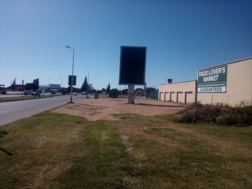 billboard advertising in WELKOM CBD Long Road